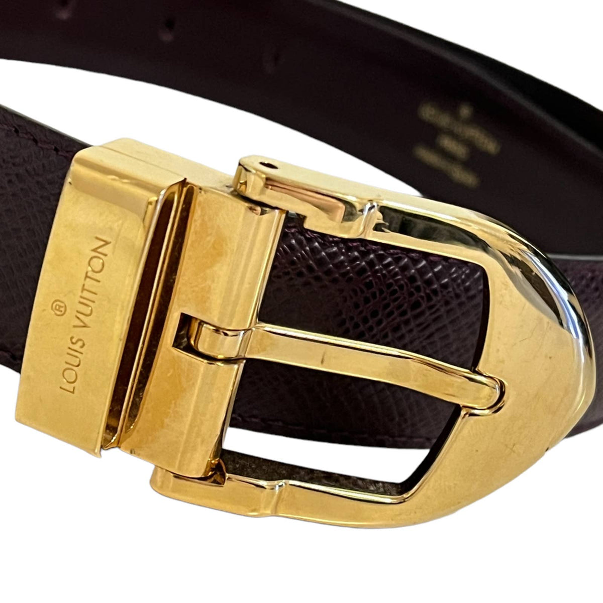 LOUIS VUITTON Size 44 Dark Gold Brass LV Buckle Brown Utah Leather Belt at  1stDibs